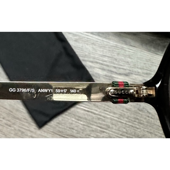 Women’s Gucci Oversized Sunglasses - Picture 6 of 12